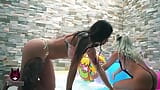 Dos Lesbianas Divirtiendose En El Jacuzzi  Miss Rosario by Ann Rides snapshot 1