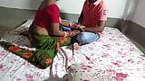 Indian Bengali bhabhi ne Flipcart delivery boy se apni Choot marwayi snapshot 4