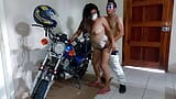 Checking the motorcycle that did not start, the repairman arrived to help him start it! then the best thing happened!! sex sex snapshot 10