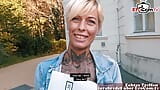 Une artiste allemande tatouée mince se fait draguer lors d’un casting d’un vrai blind date snapshot 4