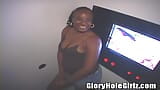 Puta negra adolescente barbuda chupa y folla con desagradables agujeros peludos en la cabina de gloryhole! snapshot 3