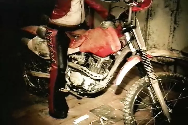 Christina Aguilera vs Britney Spears – Dirty Slave: Striptease Brunette Porn | xHamster