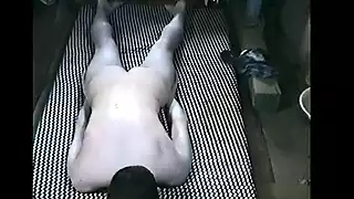 裸尿 