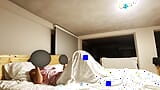 Beccata a masturbarsi mentre guardava video sul suo cellulare snapshot 4