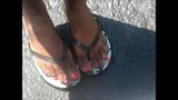हुड लड़की लाल toenails snapshot 5