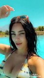 Kim Kardashian și La la Anthony în bikini în piscină snapshot 1
