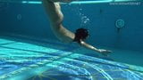 Jessica Lincoln si arrapa e si spoglia in piscina snapshot 3