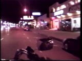 Vuile motorrijder geeft het hoofd terwijl ze in haar liefdesdoosje wordt geneukt snapshot 1