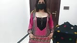 Pakistaans universiteitsmeisje naakt Mujra stript tijdens een live videogesprek snapshot 3