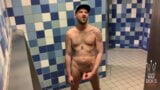 Max Dickons - openbaar toilet snapshot 8