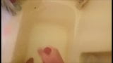 Masturbación en la ducha con semen snapshot 7