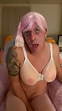 Sissy crossdresser Rileydix dice tomar un descanso y correrse para mí! snapshot 1