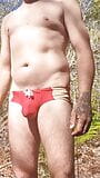 Bush chodzenie wank w speedos snapshot 2