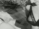 穿着黑色内衣的Ilona裸照（1950年代复古女郎） snapshot 4