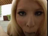 Blondynka Barbie z dużymi piersiami Kenzi Marie robi loda POV snapshot 8