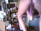 Màn khiêu vũ trên ghế webcam khỏa thân với dương vật giả và modem quay số. snapshot 7