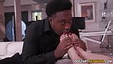 Kylie Rocket fa un footjob e altro al grosso cazzo nero snapshot 10