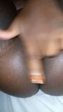 Une fille noire pulpeuse essaye la sodomie ... snapshot 2