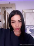 Latina coquine suce un gode et joue avec sa chatte humide snapshot 1