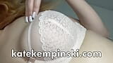 Teenie fast erwischt - ausgelaufener Striptease snapshot 6