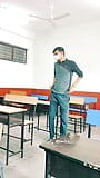 Sala de aula sexo homens nus mostrando grande pau longo e peludo snapshot 5