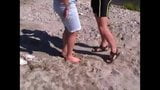 Italiaanse milf neukt twee stiekem op het strand snapshot 1