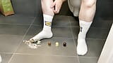 Écrasement de nourriture avec des chaussettes lidl blanches snapshot 4