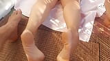 Selena nua ao ar livre posando e adorando pés snapshot 10