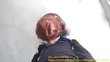 穿皮衣的红发熟女在公共停车场被性交，站着时被内射 snapshot 6