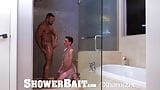 Showerbait, baise interraciale sous la douche avec deux mecs excités snapshot 12