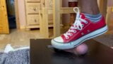 Aplastamiento de bolas con mandriles converse rojos snapshot 20