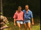 Homoseksuele mannen bonzen in het bos snapshot 4