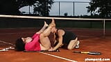 BBW dominatrice facesitting pour des cours de tennis snapshot 12