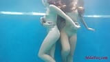 Deux filles se font baiser juste sous l’eau dans la piscine ! snapshot 20