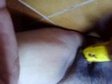 Milf si masturba usando la banana snapshot 4