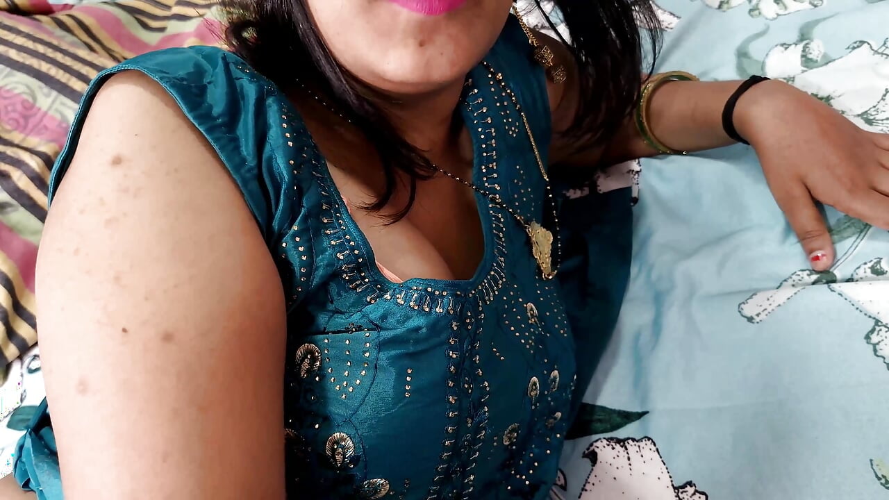 Nokar-Malkin Romance, Hot Mallu Aunty Fucked By Tenant Boy while home alone, hindi xxx sex