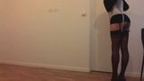 Crossdresser allenamento in collant snapshot 15