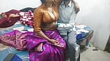 Devar ne mauka dekh desi bhabhi ko chocolate khilaa ke pela snapshot 4