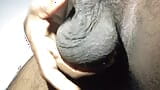 Asiático joven chico masturbación con la mano Y mucho semen Polla media negra y bolas tan bonitas ...! snapshot 7