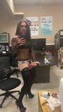 Chrissy cocoabutter accarezzando femmestick - sissy travestito snapshot 2