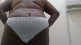 Svart knubbig femboy twerking snapshot 3