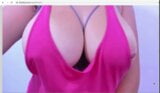 Latina in Pink verführt mich mit ihren dicken Titten snapshot 1