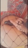 Femboy geme mentre usa un vibratore snapshot 3