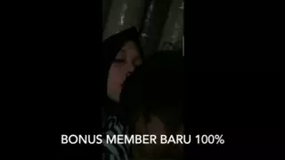 Jilbab Hitam Keenakan Di Kenyot Susunya: Indonesian Blowjob Porn ...