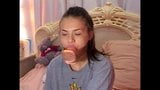 Heißes Camgirl nimmt Dildo in den Hals auf snapshot 7