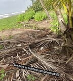 Com tesão latina mostra grandes mamilos na praia de nudismo snapshot 2