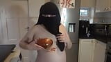 Niqab nackte Schokoladensauce snapshot 2