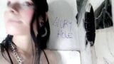 Latina hace garganta profunda a través de gloryhole snapshot 12