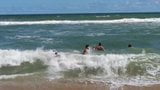 Hombres musculosos en la playa de atuendo de la naturaleza snapshot 4