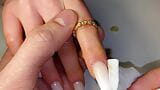 Slaaf maakt nagels schoon na het bloedbad van bananen in mynastyfantasy snapshot 4